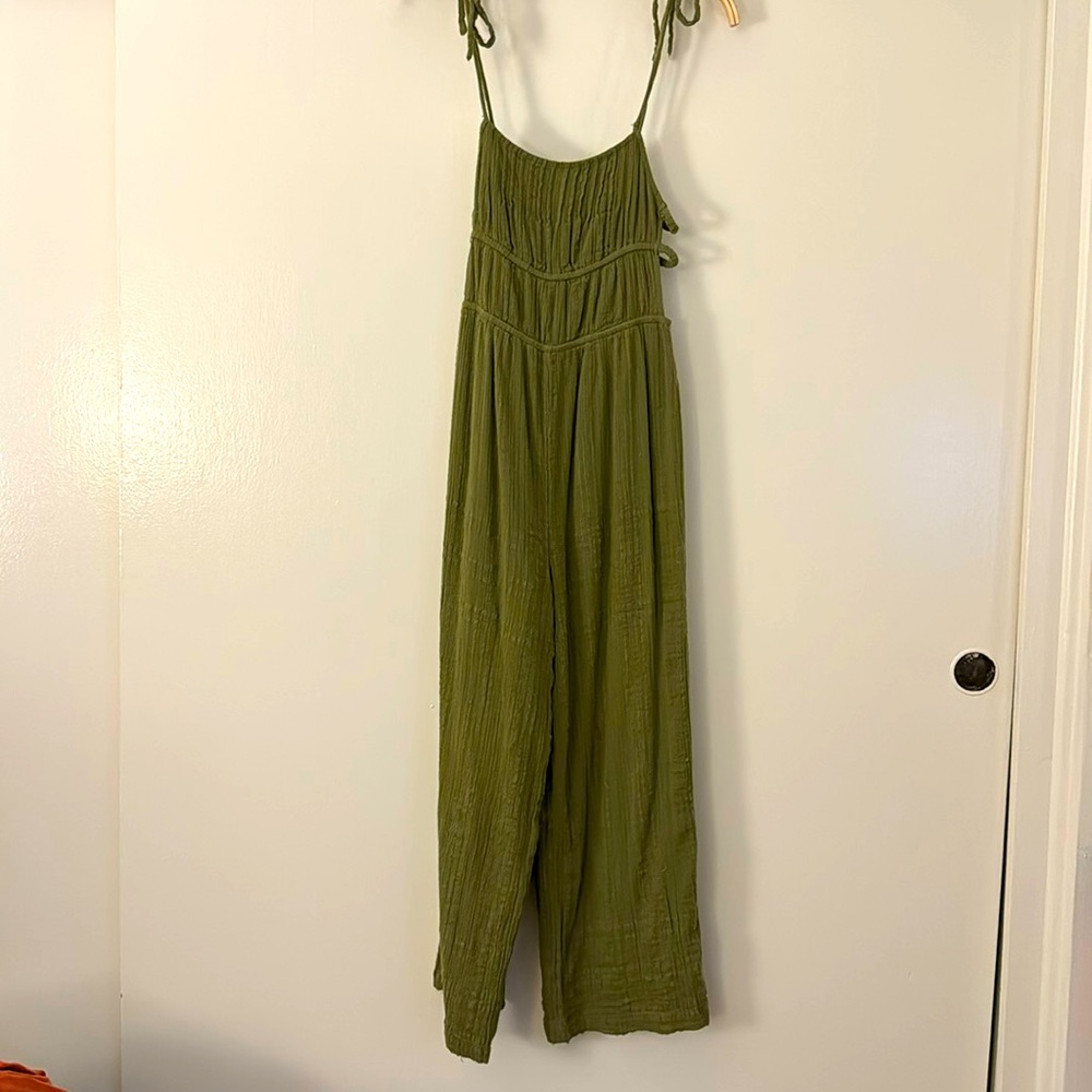 UO jumpsuit with side cutouts and adjustable tie straps SZ XS